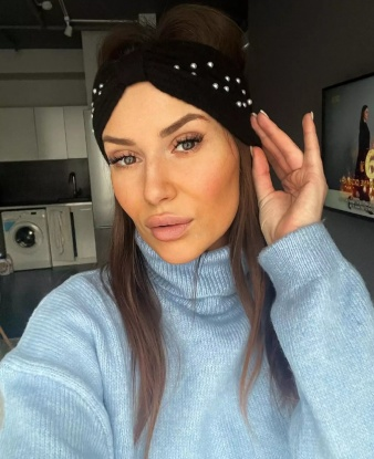 Воплощаю твои фантазии в реальность, подарю незабываемые моменты страсти. 💋 Мои услуги включают классический секс, оральные ласки, эротический массаж и многое другое. 🌹 Живу в Москве, и моя квартира окунет нас в уют и комфорт. У меня есть множество отзывов, которые гарантируют мою профессиональность и умение удовлетворить любые твои желания. 🌟 На фото - я, настоящая индивидуалка, без фотошопа и фальши. Жду твоего звонка, милый! 💋📞 Ната