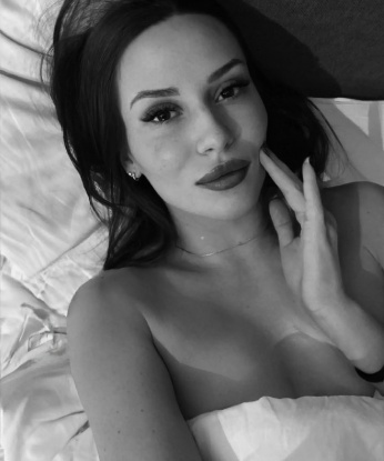 Воплощаю твои фантазии в реальность, подарю незабываемые моменты страсти. 💋 Мои услуги включают классический секс, оральные ласки, эротический массаж и многое другое. 🌹 Живу в Москве, и моя квартира окунет нас в уют и комфорт. У меня есть множество отзывов, которые гарантируют мою профессиональность и умение удовлетворить любые твои желания. 🌟 На фото - я, настоящая индивидуалка, без фотошопа и фальши. Жду твоего звонка, милый! 💋📞 Ната