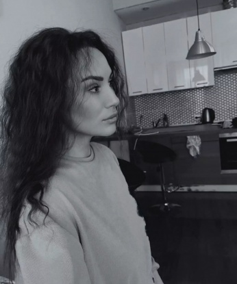 Воплощаю твои фантазии в реальность, подарю незабываемые моменты страсти. 💋 Мои услуги включают классический секс, оральные ласки, эротический массаж и многое другое. 🌹 Живу в Москве, и моя квартира окунет нас в уют и комфорт. У меня есть множество отзывов, которые гарантируют мою профессиональность и умение удовлетворить любые твои желания. 🌟 На фото - я, настоящая индивидуалка, без фотошопа и фальши. Жду твоего звонка, милый! 💋📞 Ната