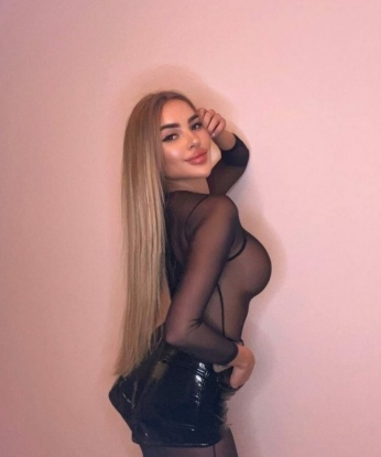 У меня мягкие руки, которые ласкают каждую клеточку твоего тела. 💆♀️ Мои услуги нацелены на твое удовольствие и расслабление. 💦 Я предлагаю тебе взрывной экстаз и незабываемый отдых. 💥 Мой опыт и креативность позволят нам осуществить самые сокровенные фантазии. 😈 В Москве я готова окунуться в мир страсти и наслаждения вместе с тобой, встретиться теплым и уютным вечером. 🌇💋 Чтобы убедиться в этом, можешь посмотреть мои фото и ознакомиться с отзывами на моем профиле. 💫 Доверь мне свои желания, и я превращу их в реальность. 🔥 Я жду тебя, мой котик. 🐾💕 Москва обещает нам незабываемые моменты вместе. 😘 Кира